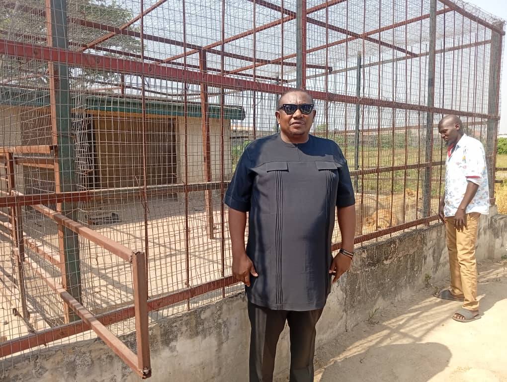 The Vice Chancellor visits the university zoo