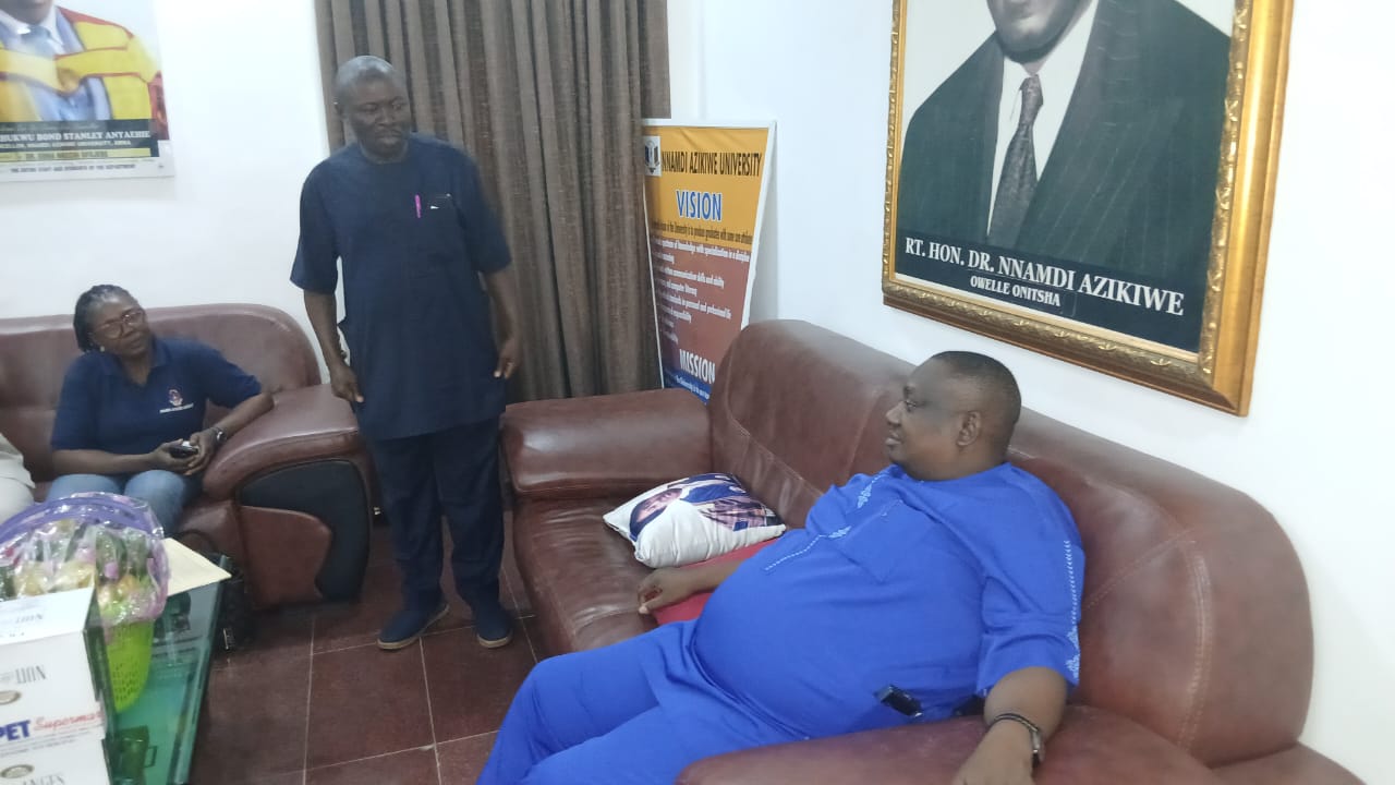 Delegation from the Faculty of Social Sciences Visits the Vice-Chancellor.