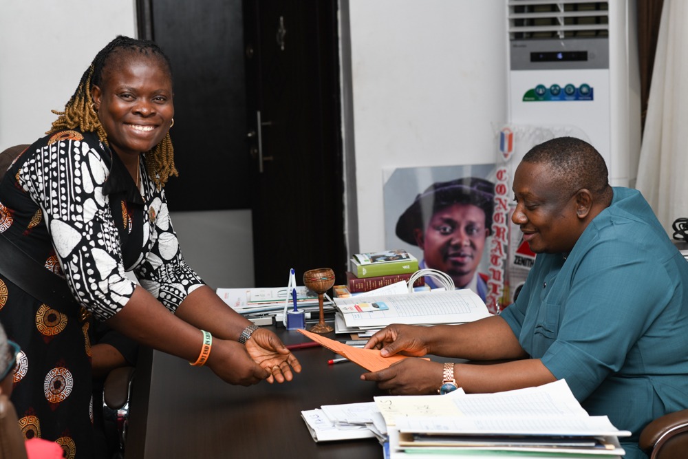Ohanaeze Ndigbo Delegation Honours UNIZIK Scholar, Visits Vice-Chancellor.